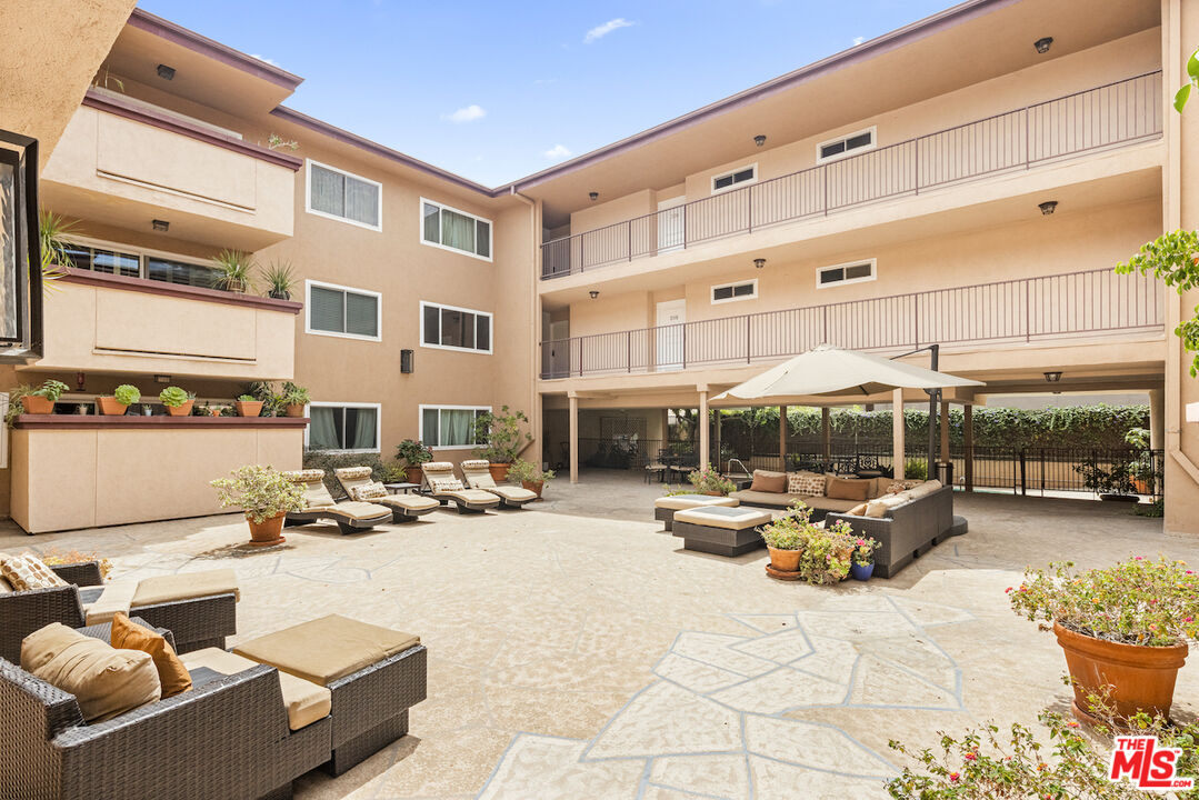 1121 N Olive Dr Unit: 209