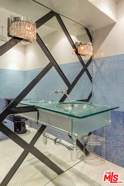 1121 N Olive Dr Unit: 209