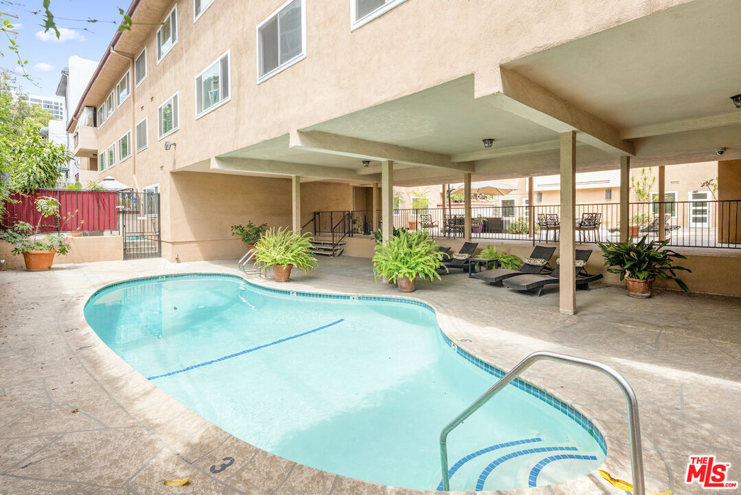 1121 N Olive Dr Unit: 209