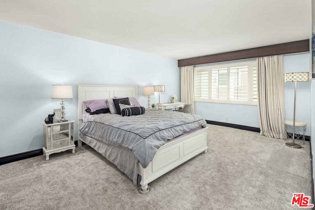 1121 N Olive Dr Unit: 209