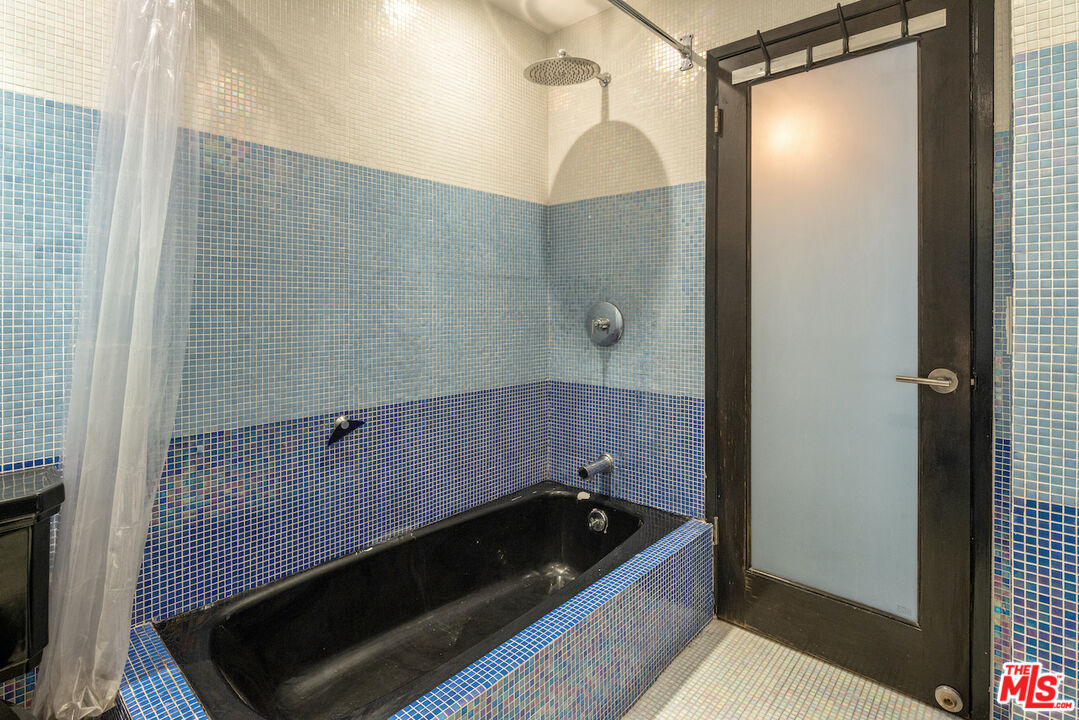 1121 N Olive Dr Unit: 209