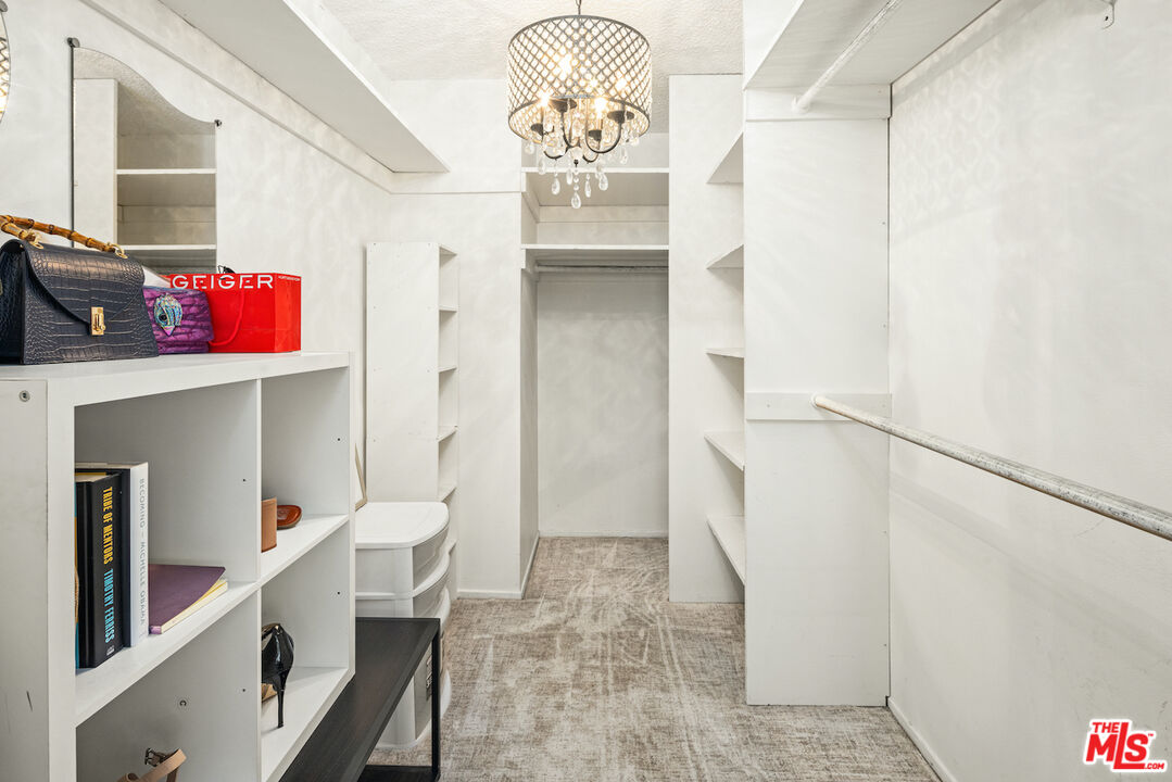 1121 N Olive Dr Unit: 209