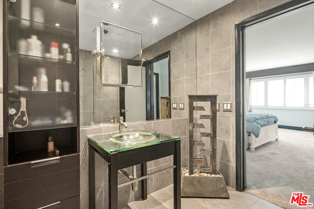 1121 N Olive Dr Unit: 209