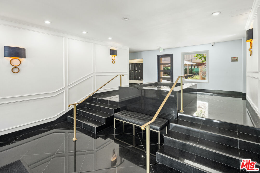 1121 N Olive Dr Unit: 209