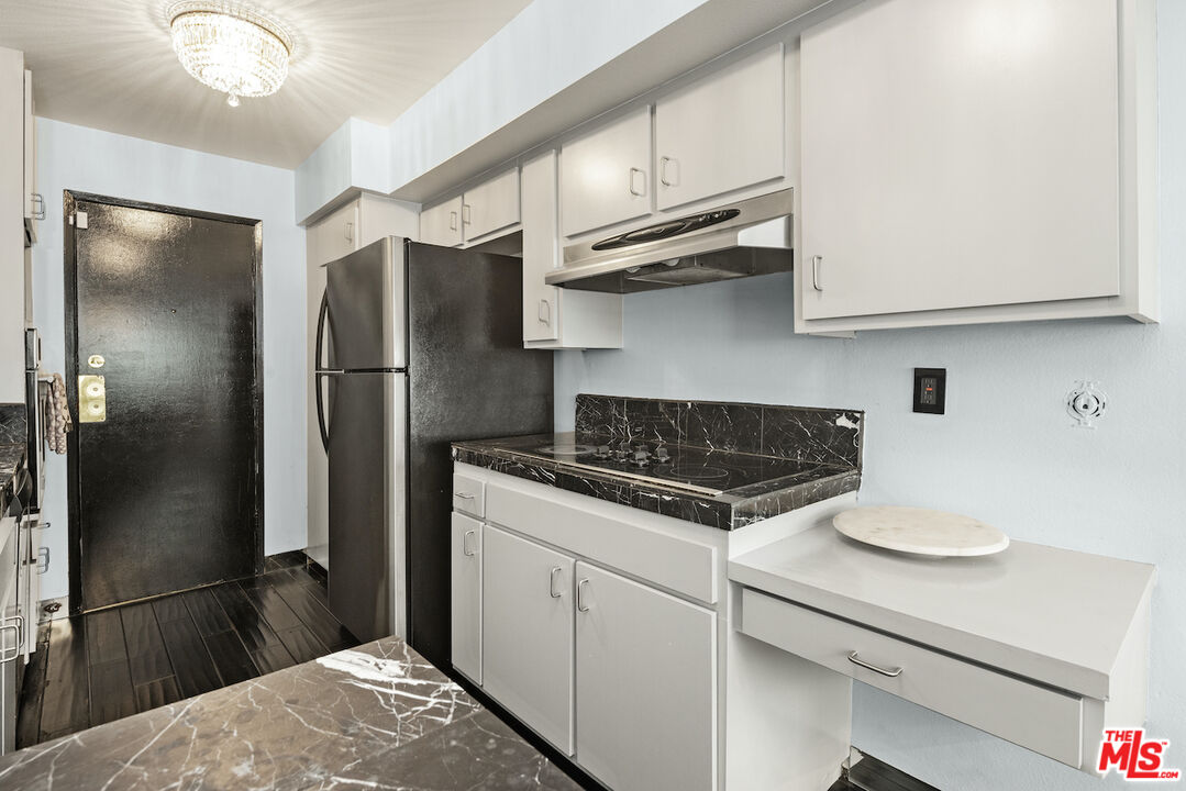 1121 N Olive Dr Unit: 209