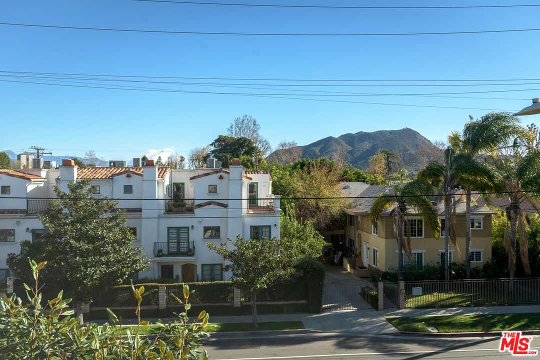 10604 Valley Spring Ln Unit: 305