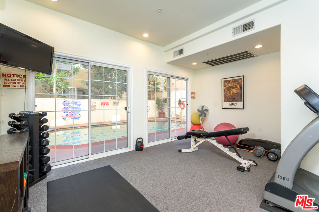 10604 Valley Spring Ln Unit: 305