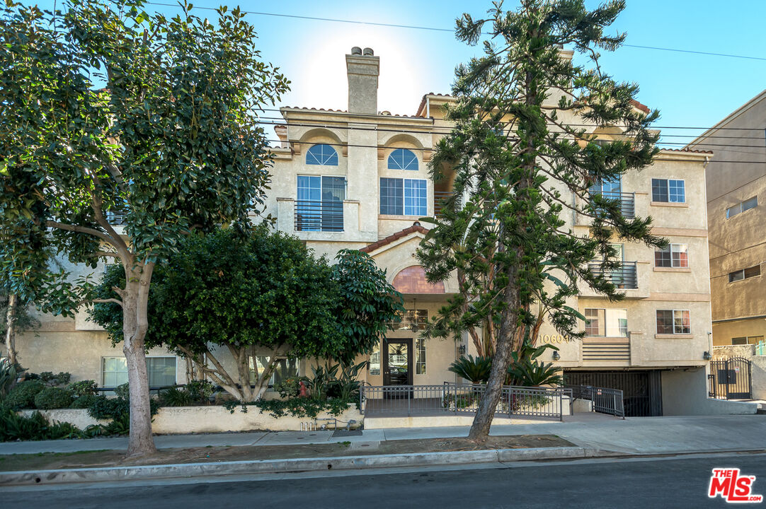 10604 Valley Spring Ln Unit: 305