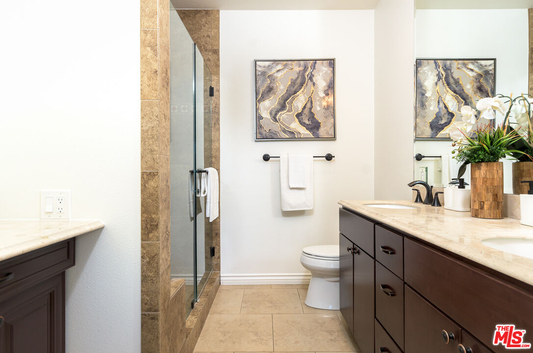 10604 Valley Spring Ln Unit: 305