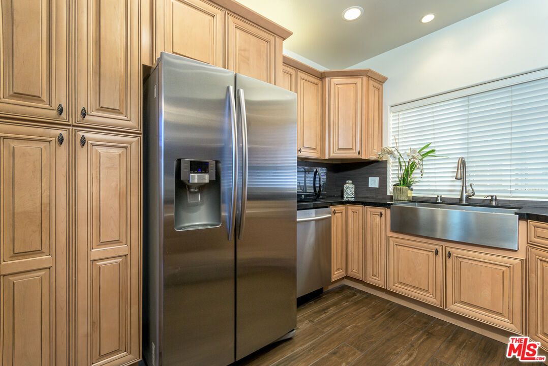 10604 Valley Spring Ln Unit: 305