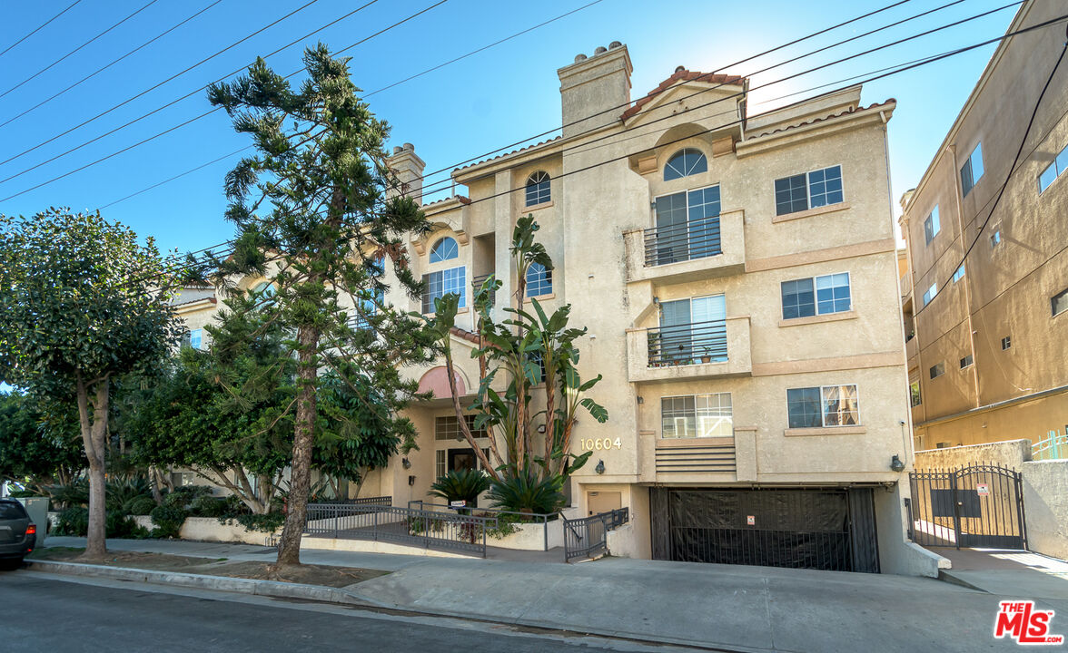 10604 Valley Spring Ln Unit: 305