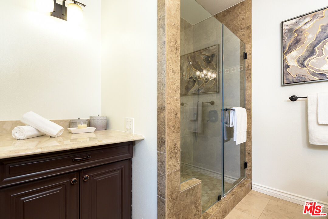 10604 Valley Spring Ln Unit: 305