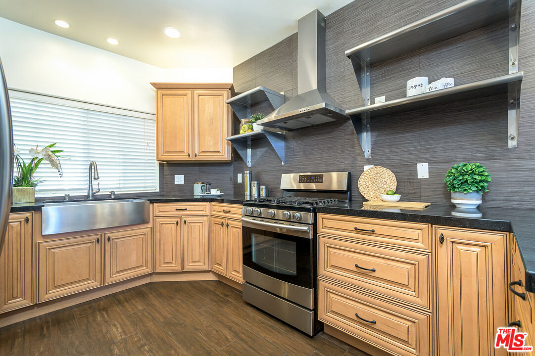 10604 Valley Spring Ln Unit: 305