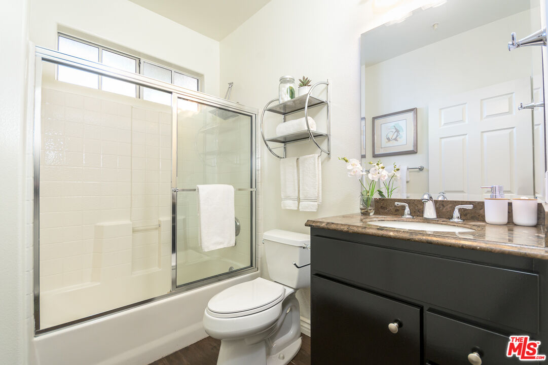 10604 Valley Spring Ln Unit: 305