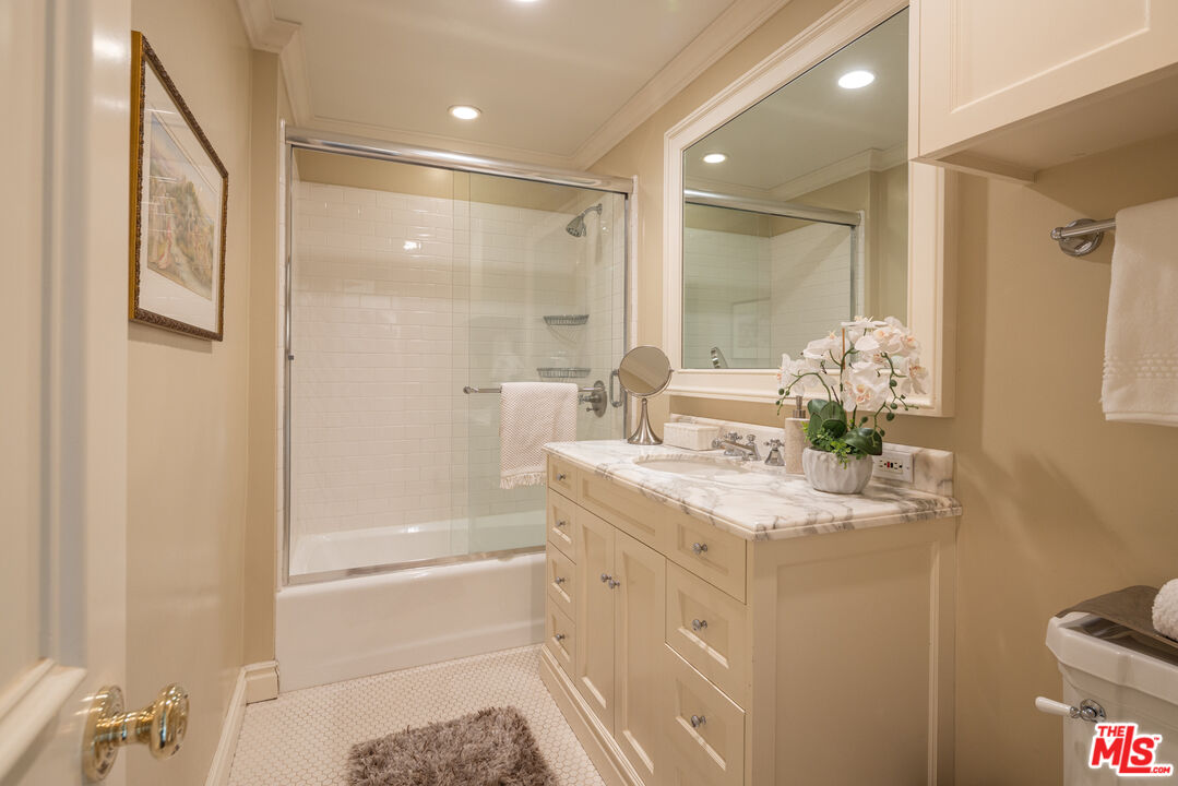 9601 Charleville Blvd Unit: 14