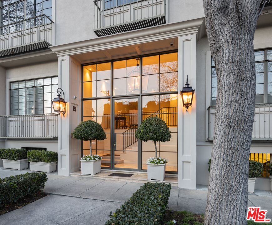 9601 Charleville Blvd Unit: 14