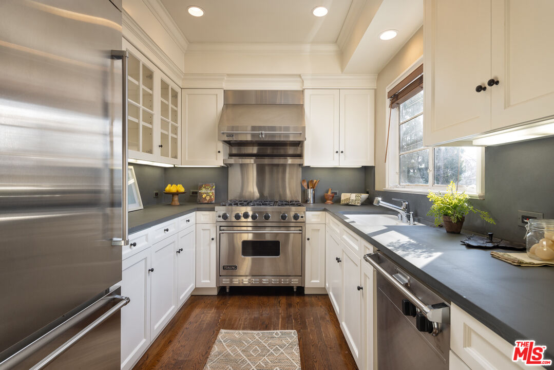 9601 Charleville Blvd Unit: 14