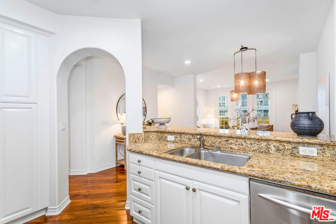 7101 Playa Vista Dr Unit: 307