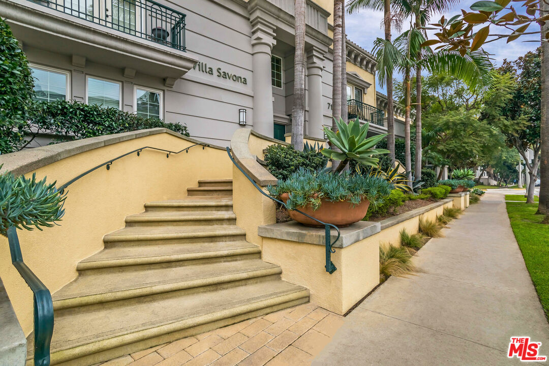 7101 Playa Vista Dr Unit: 307