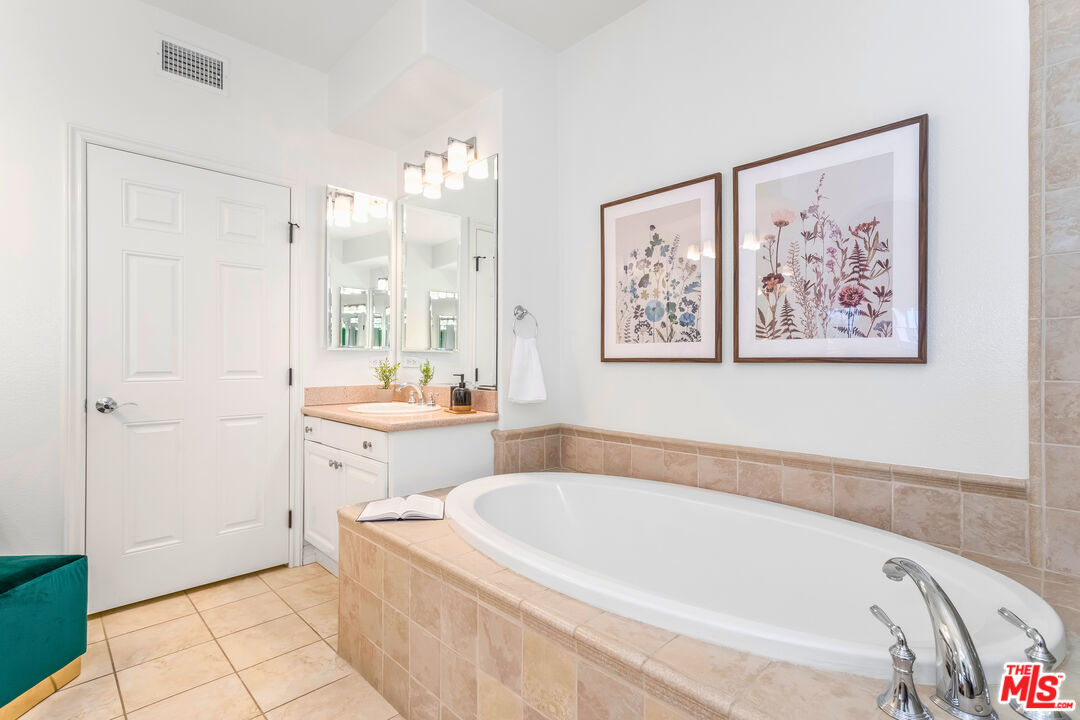 7101 Playa Vista Dr Unit: 307