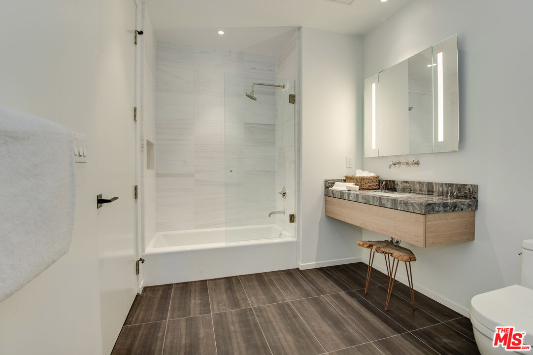 1030 N Kings RD Unit: 303