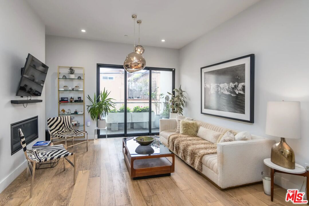 4322 Gentry Ave Unit: 103