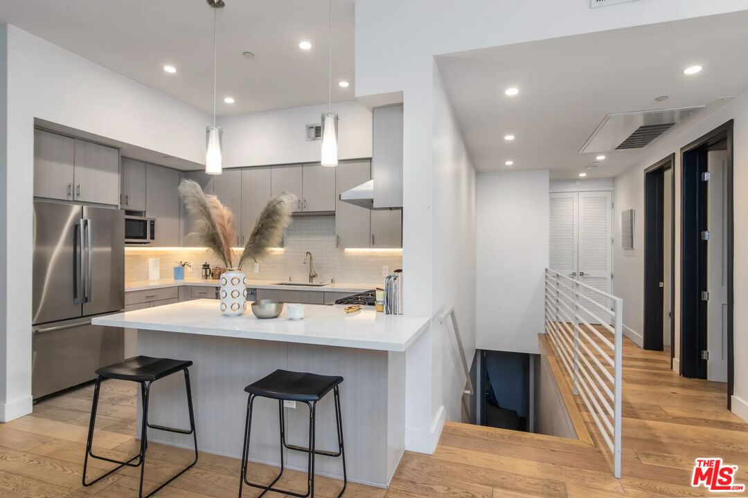 4322 Gentry Ave Unit: 103