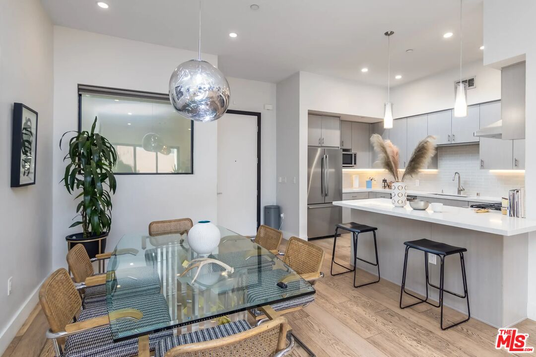 4322 Gentry Ave Unit: 103