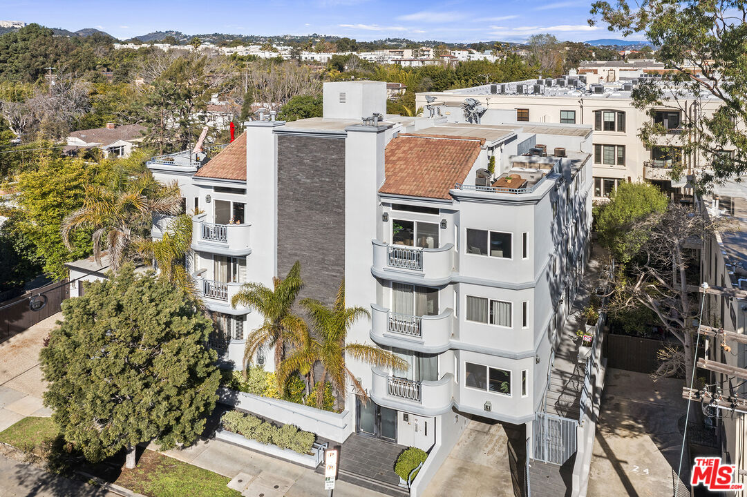 724 S Westgate Ave Unit: PH1