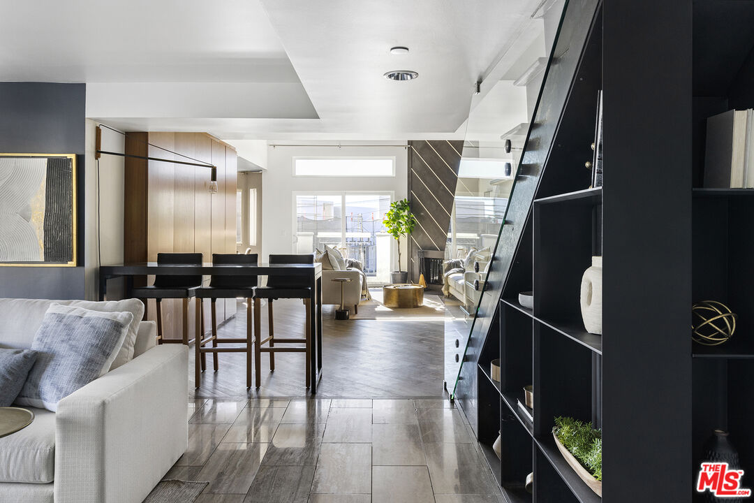 724 S Westgate Ave Unit: PH1