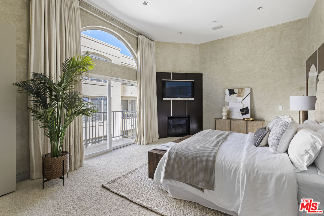 724 S Westgate Ave Unit: PH1