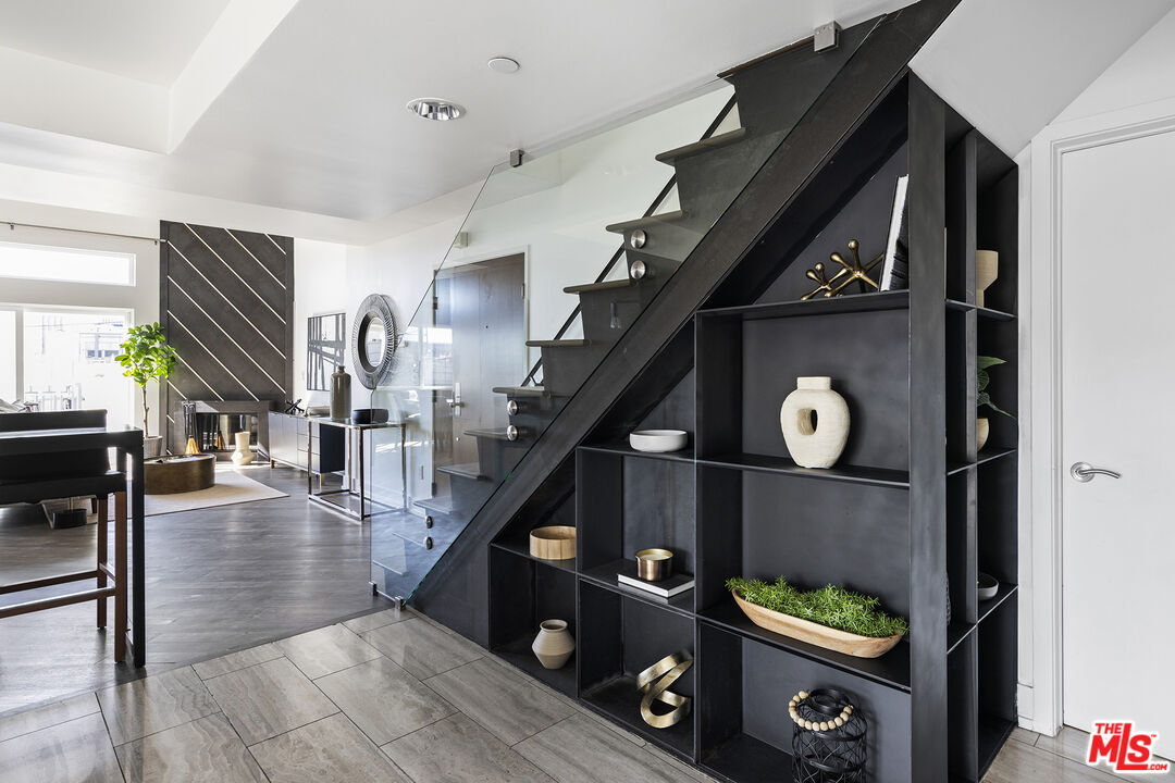 724 S Westgate Ave Unit: PH1