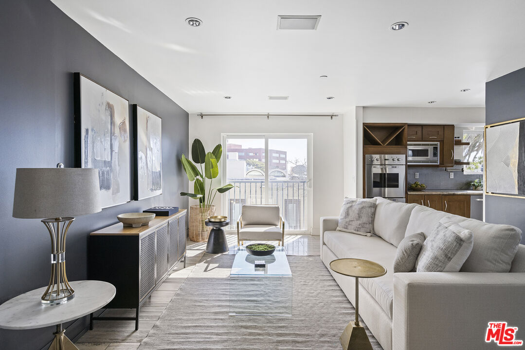 724 S Westgate Ave Unit: PH1