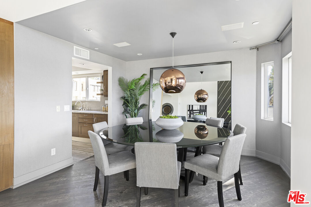 724 S Westgate Ave Unit: PH1