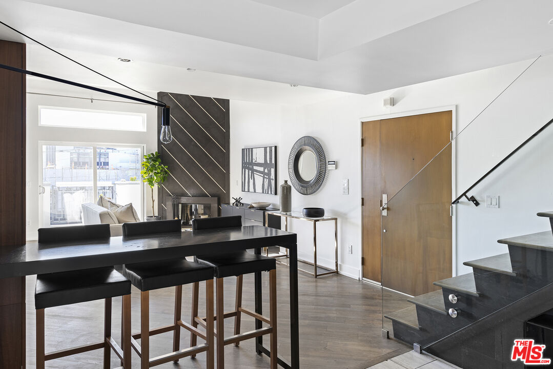 724 S Westgate Ave Unit: PH1