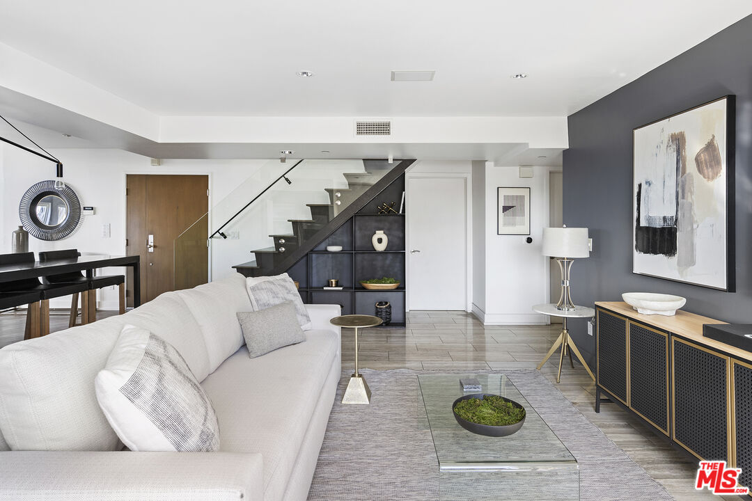 724 S Westgate Ave Unit: PH1