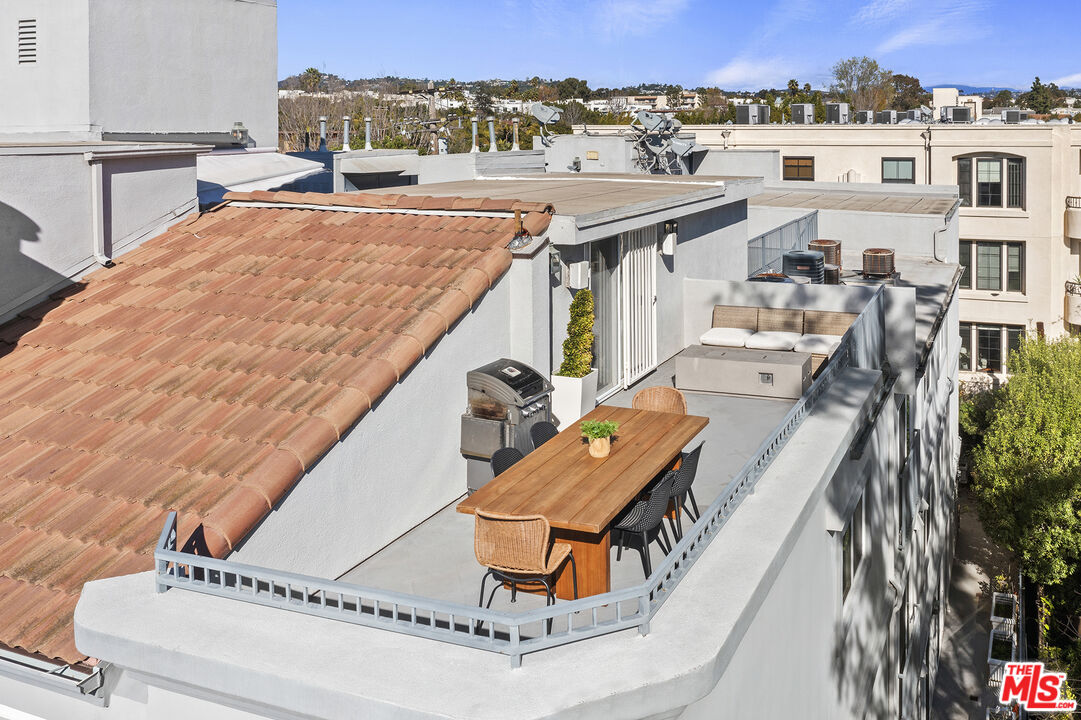 724 S Westgate Ave Unit: PH1