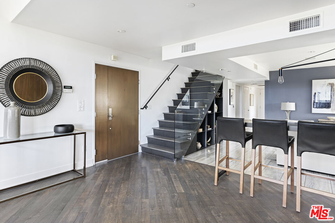 724 S Westgate Ave Unit: PH1