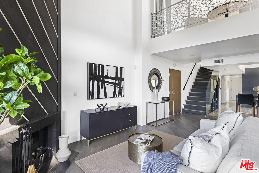 724 S Westgate Ave Unit: PH1