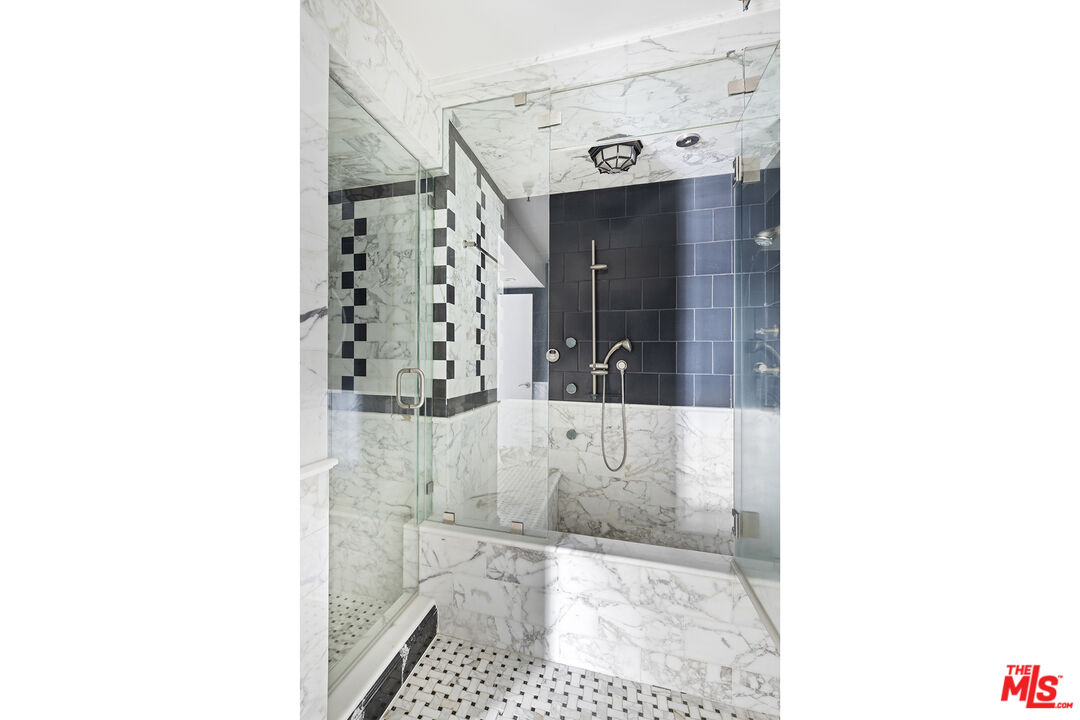 724 S Westgate Ave Unit: PH1