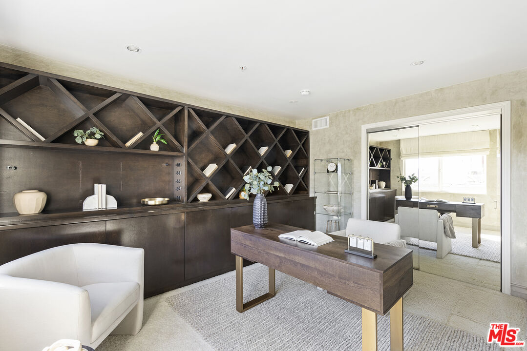 724 S Westgate Ave Unit: PH1