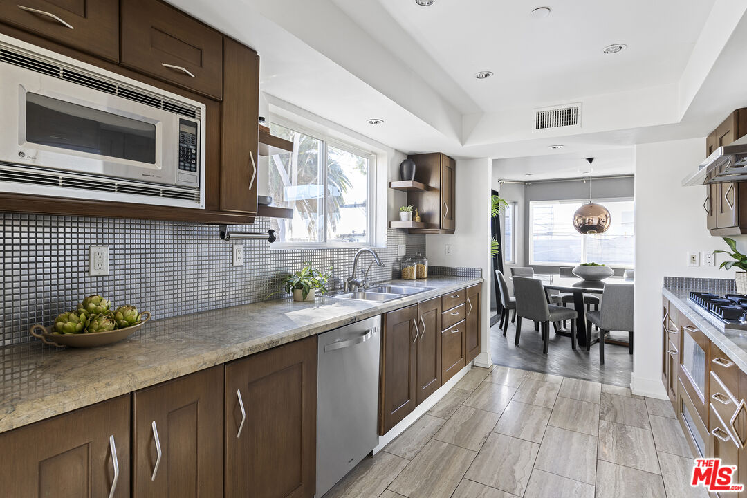 724 S Westgate Ave Unit: PH1