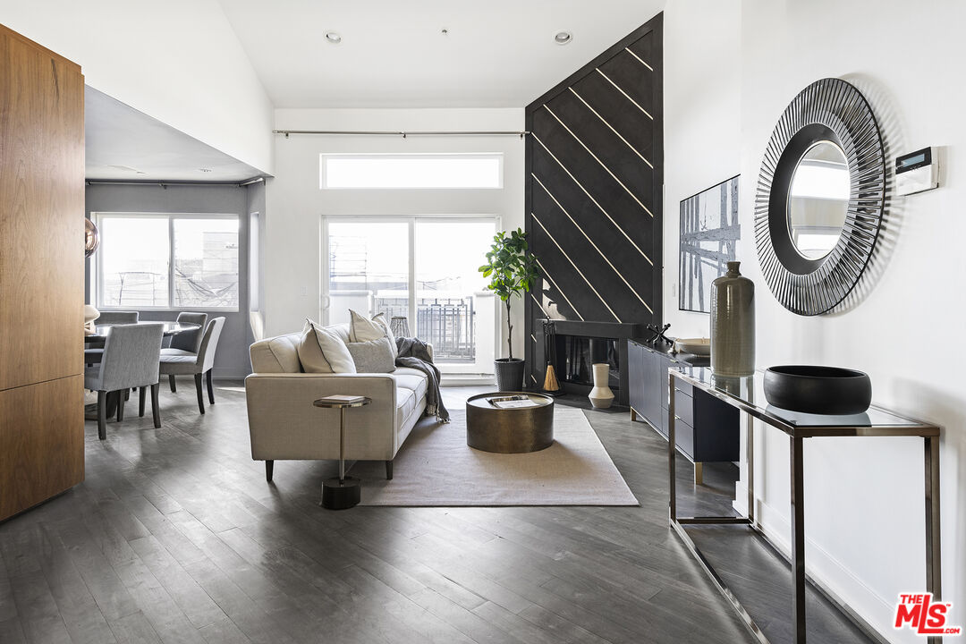 724 S Westgate Ave Unit: PH1