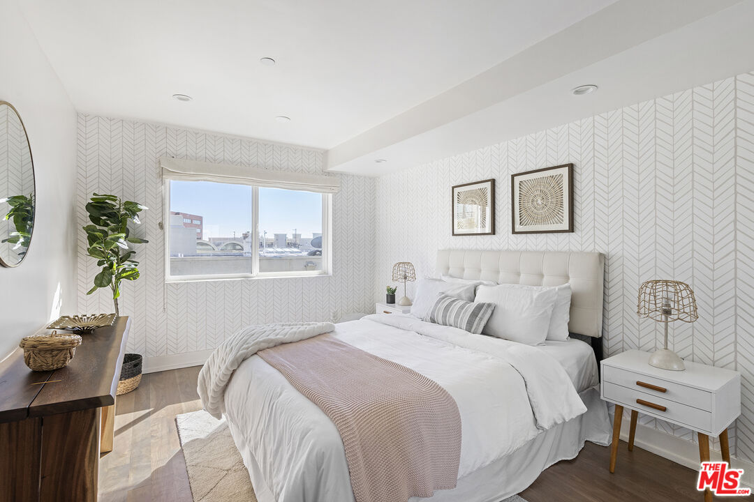 724 S Westgate Ave Unit: PH1