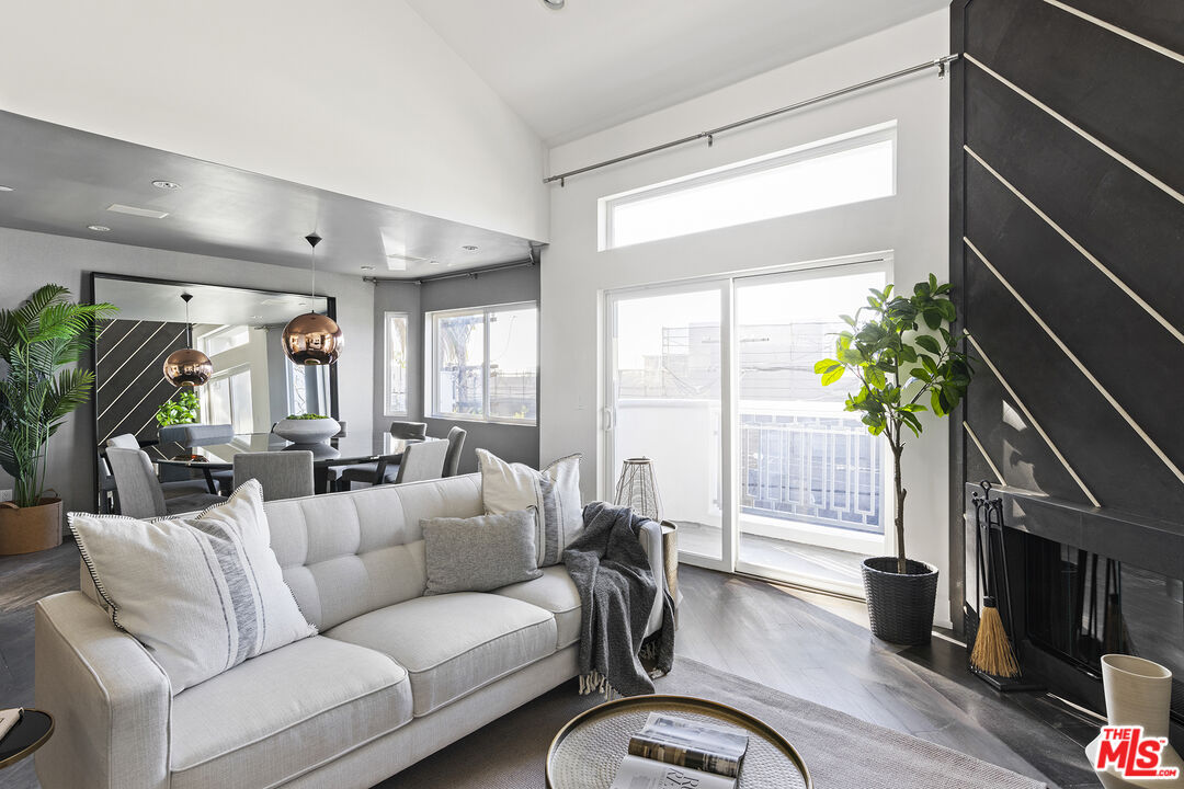 724 S Westgate Ave Unit: PH1