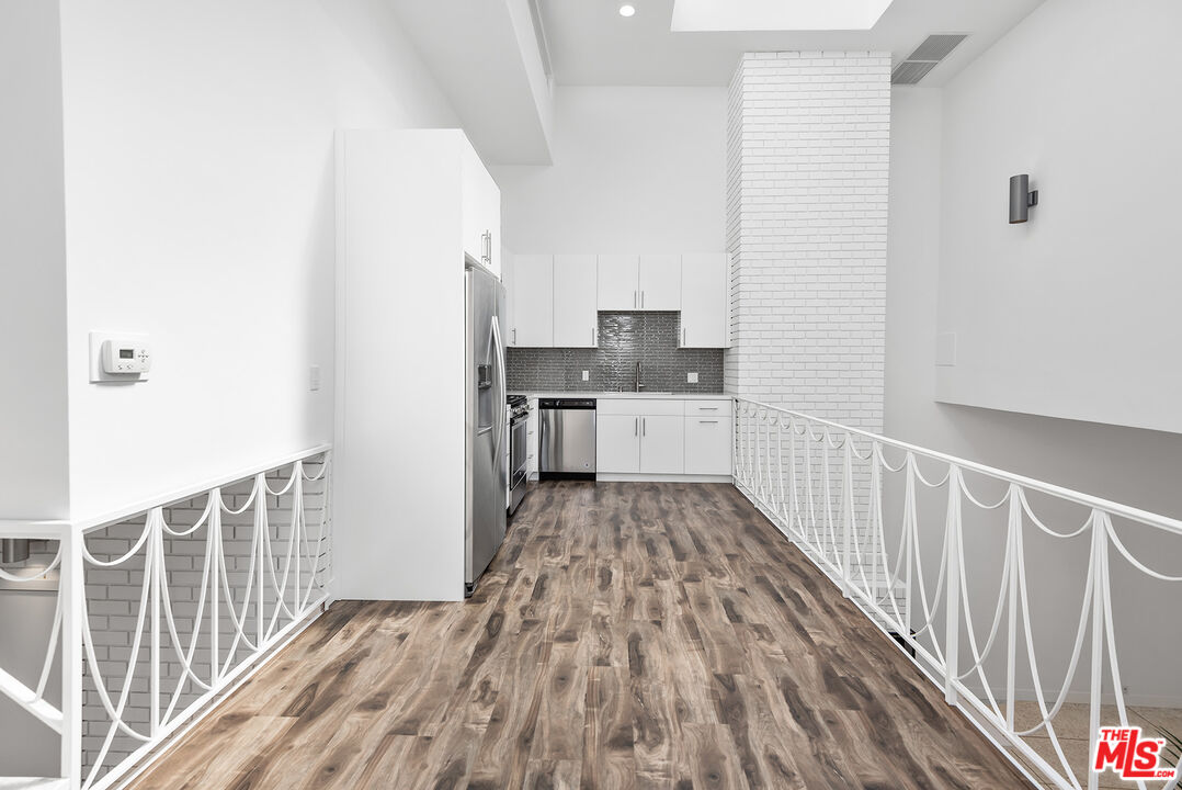 764 N DOHENY DR Unit: 2