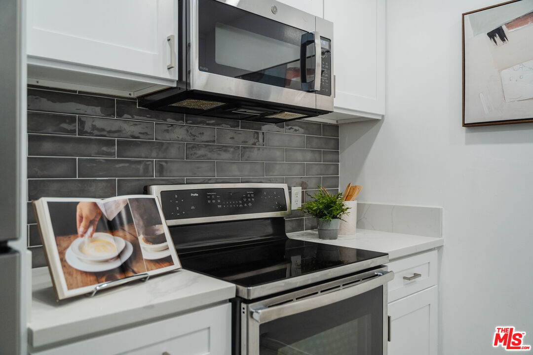 1735 N Fuller Ave Unit: 102