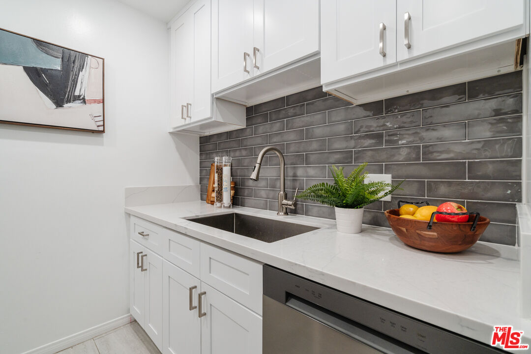 1735 N Fuller Ave Unit: 102