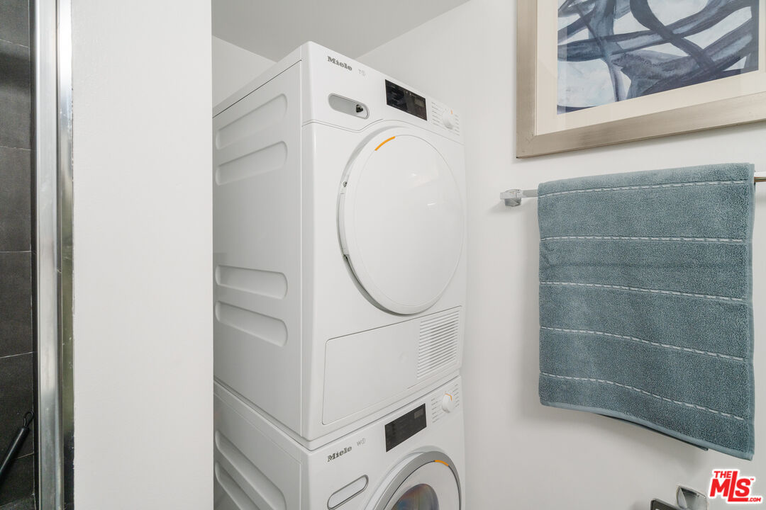 1735 N Fuller Ave Unit: 102