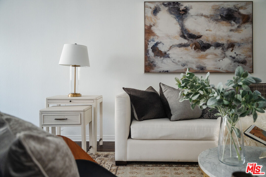 1735 N Fuller Ave Unit: 102